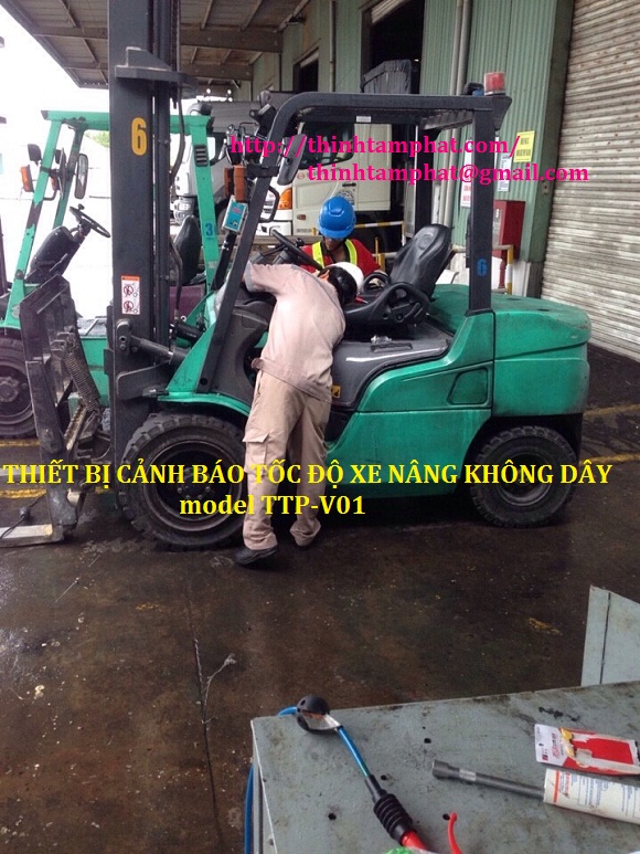 canh-bao-toc-do-xe-nang-khong-day